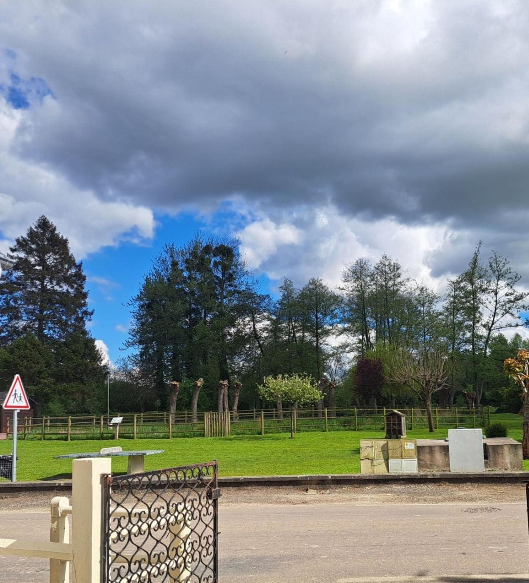 Au Clair Matin Sur L'Yeres Villa Sept-Meules Eksteriør bilde