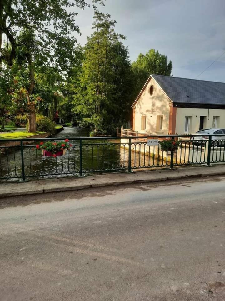 Au Clair Matin Sur L'Yeres Villa Sept-Meules Eksteriør bilde